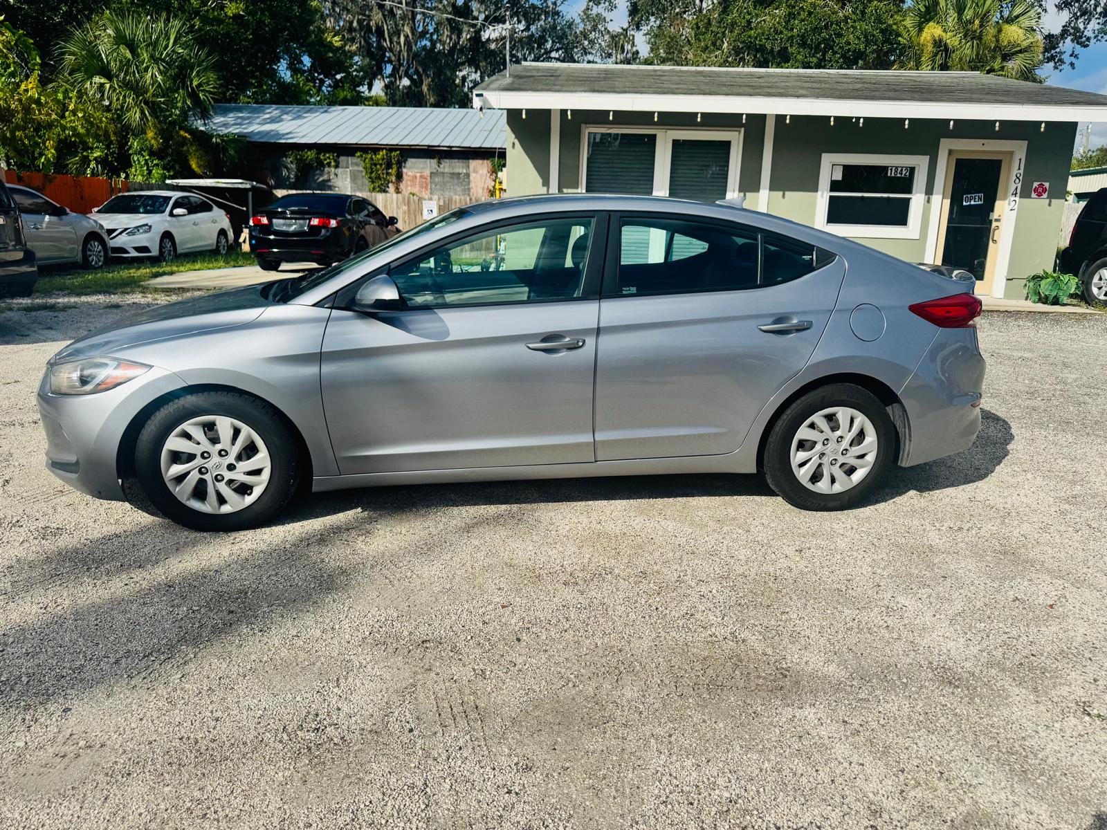 
								Hyundai Elantra full									