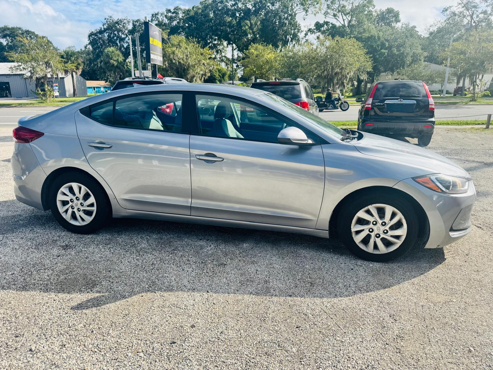 
								Hyundai Elantra full									