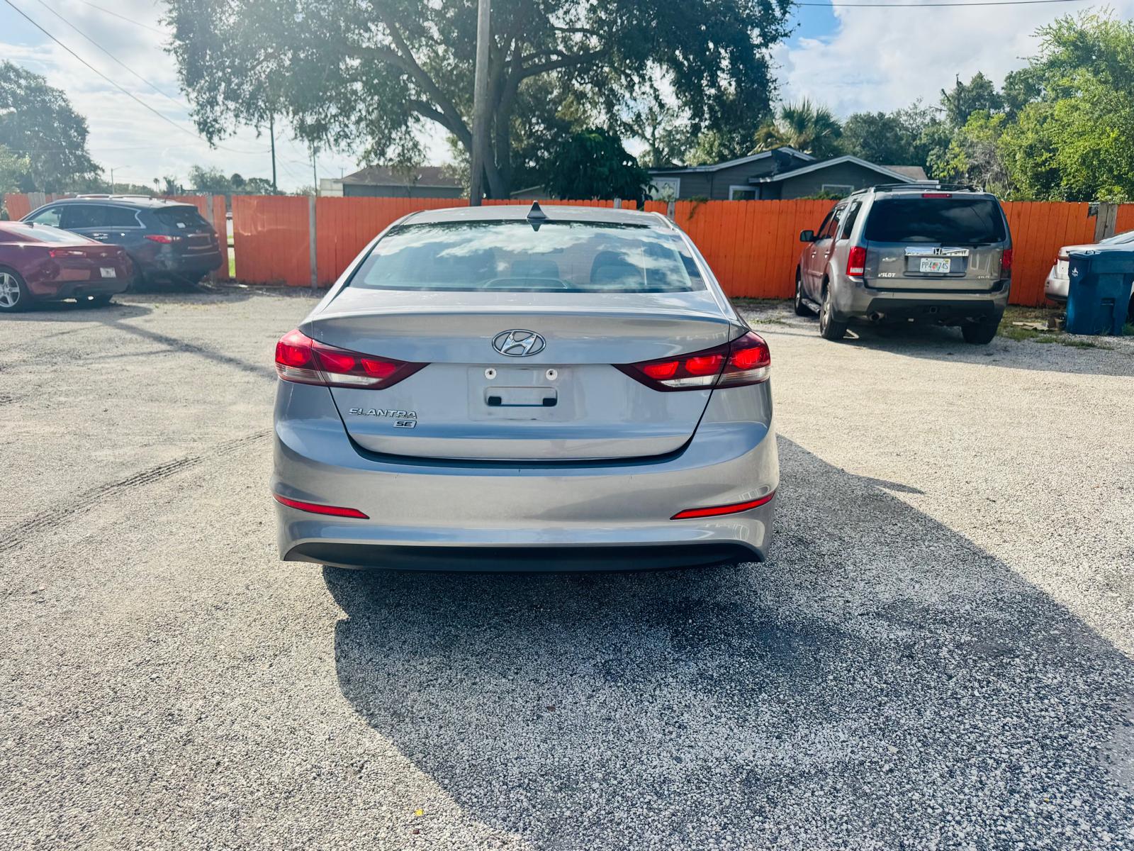 
								Hyundai Elantra full									
