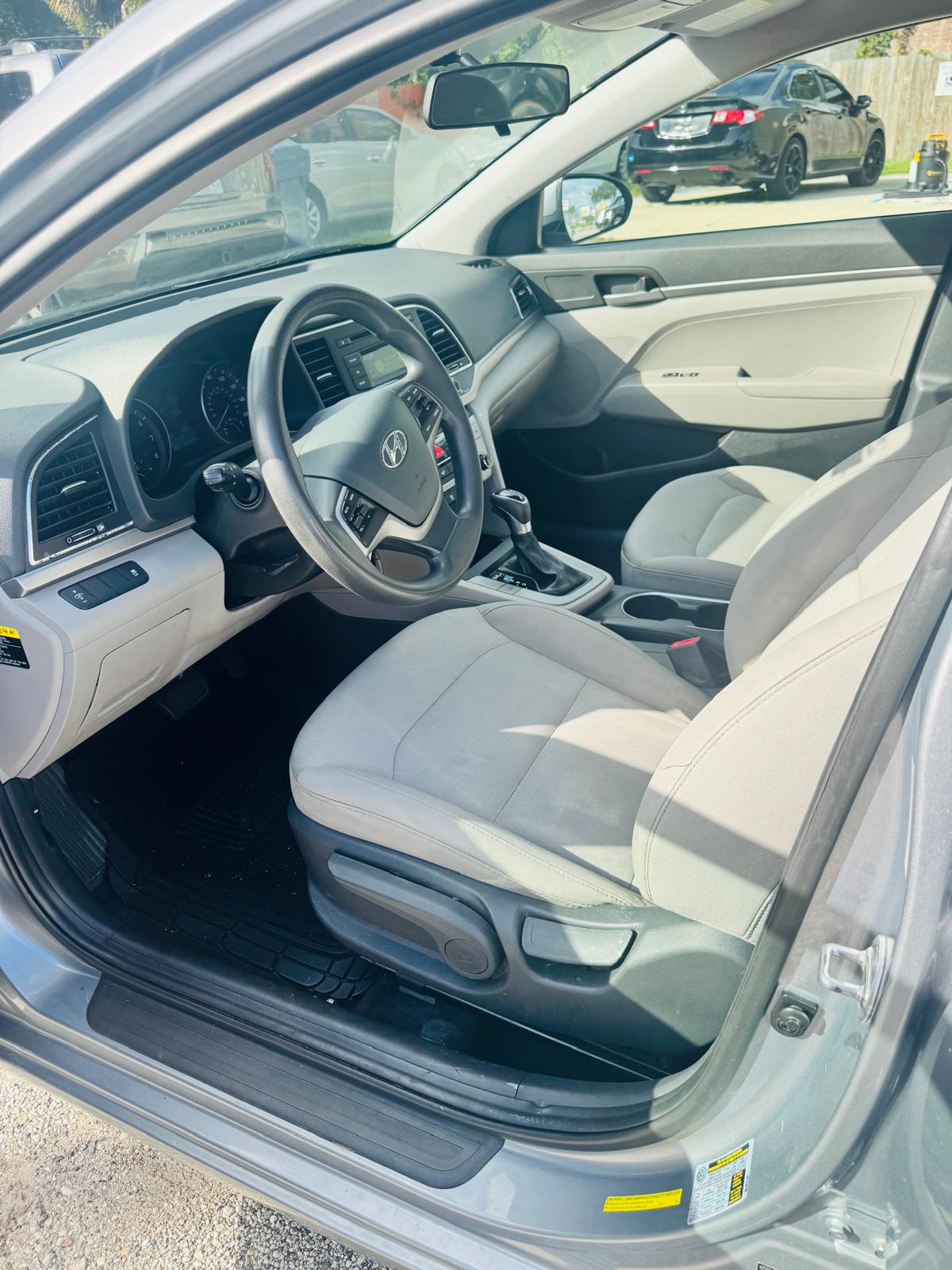 
								Hyundai Elantra full									