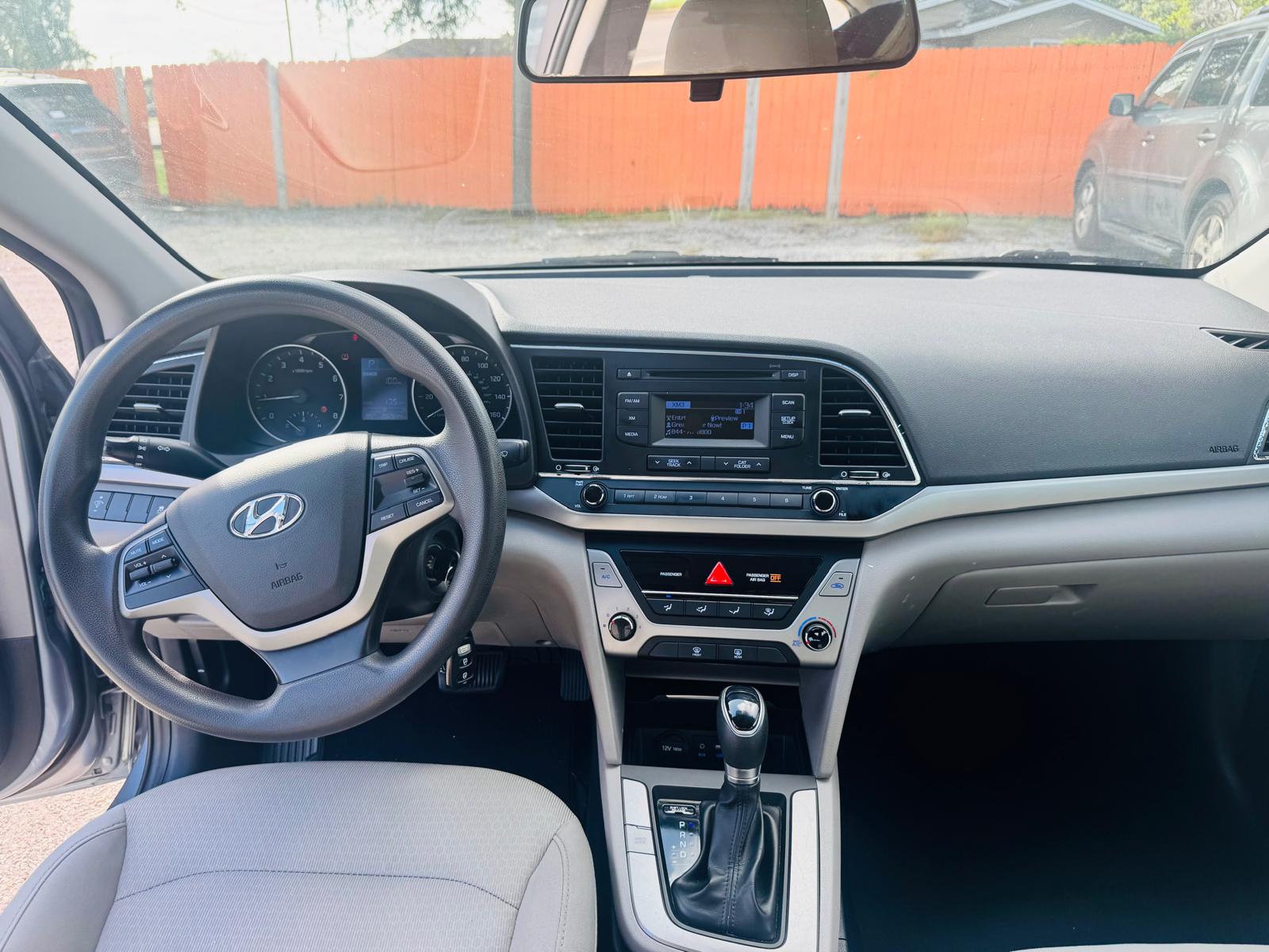 
								Hyundai Elantra full									