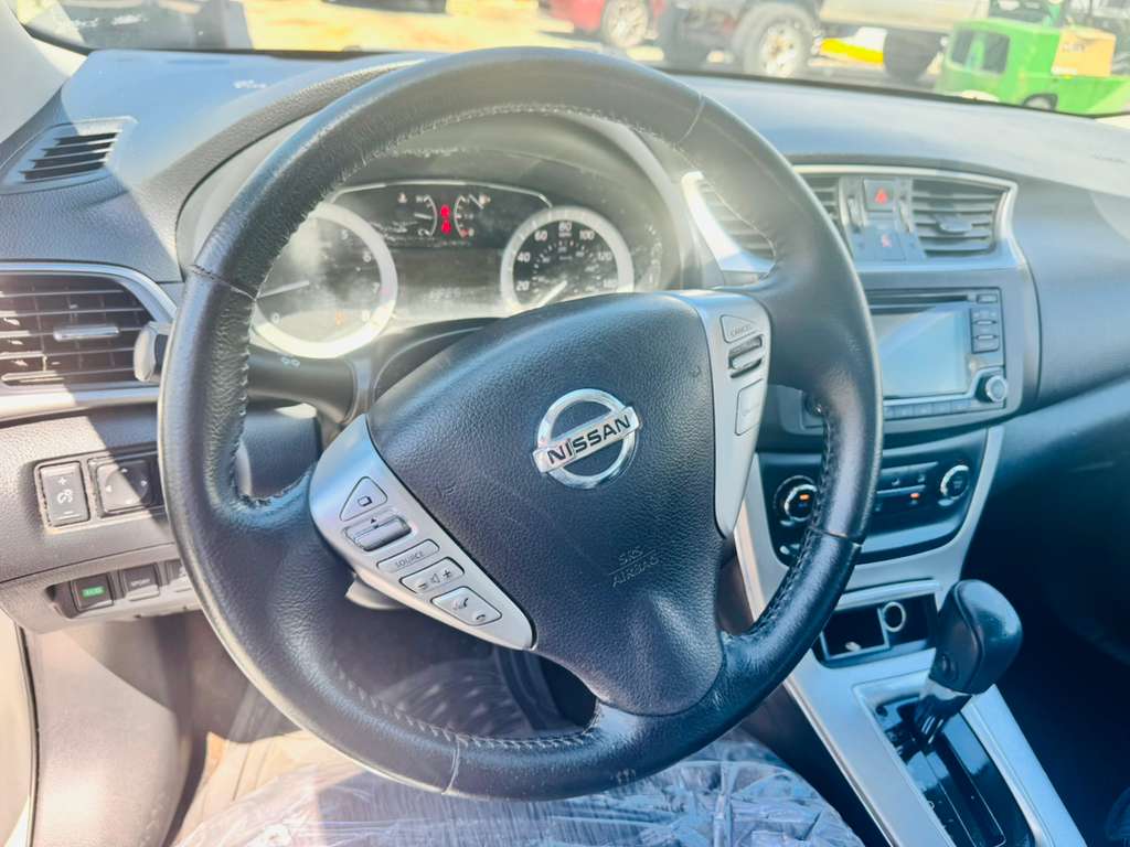 
								2015 Nissan Sentra full									